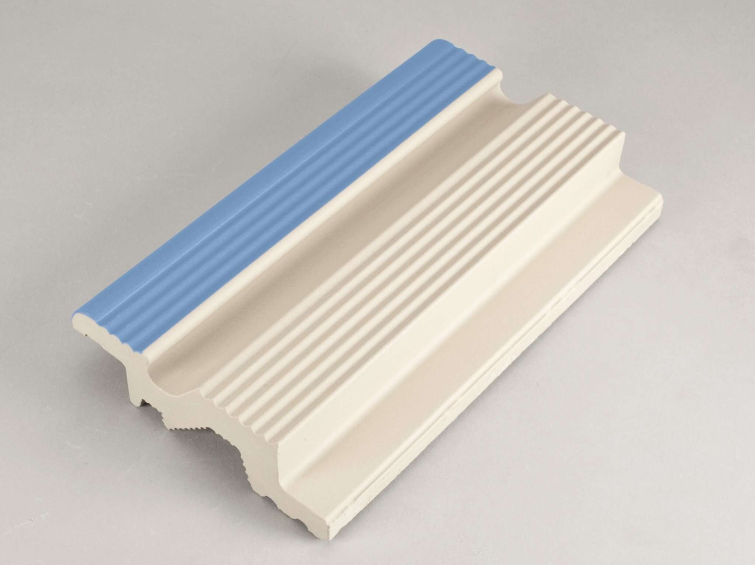 Grey-beige / light azure Finland baseino krašto elementas su atbraila grotelėms